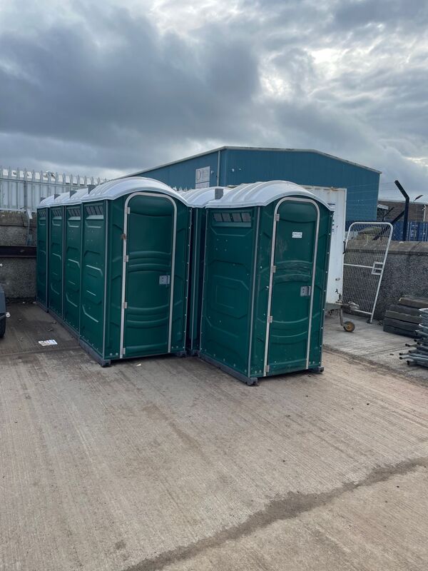 Portable construction site toilet hire in Edinburgh Scotland by Hireline, click here and book portaloo site toilet hire online in Scotland