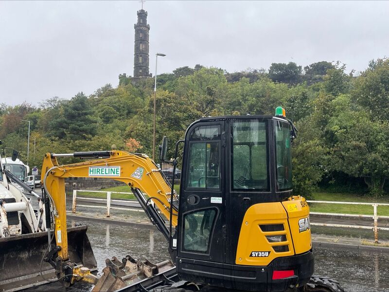 Edinburgh excavator hire by Hireline Plant, click here and hire an excavator online near you